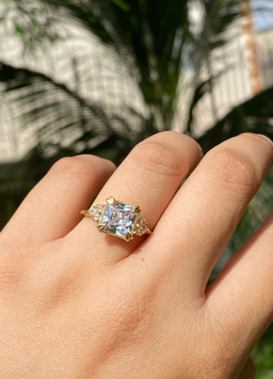 Anillo de compromiso "Destello Real"