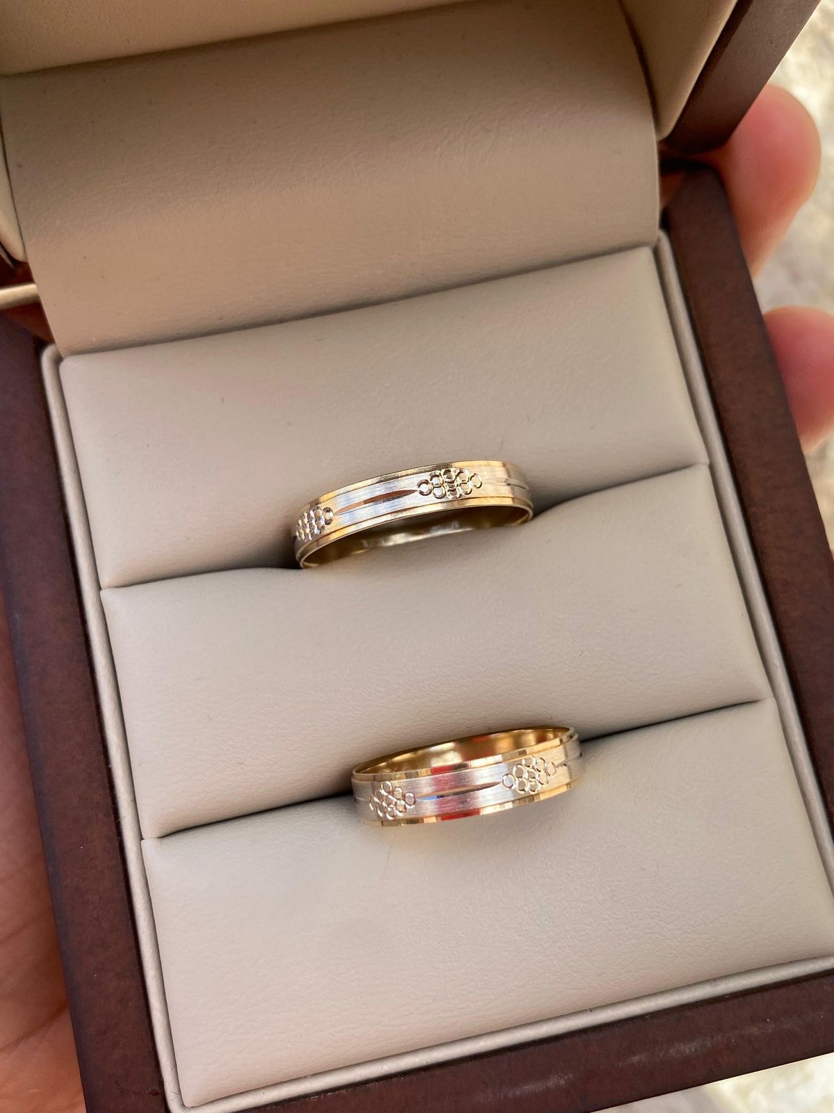 Argollas de matrimonio  “Golden Blossom Bands”