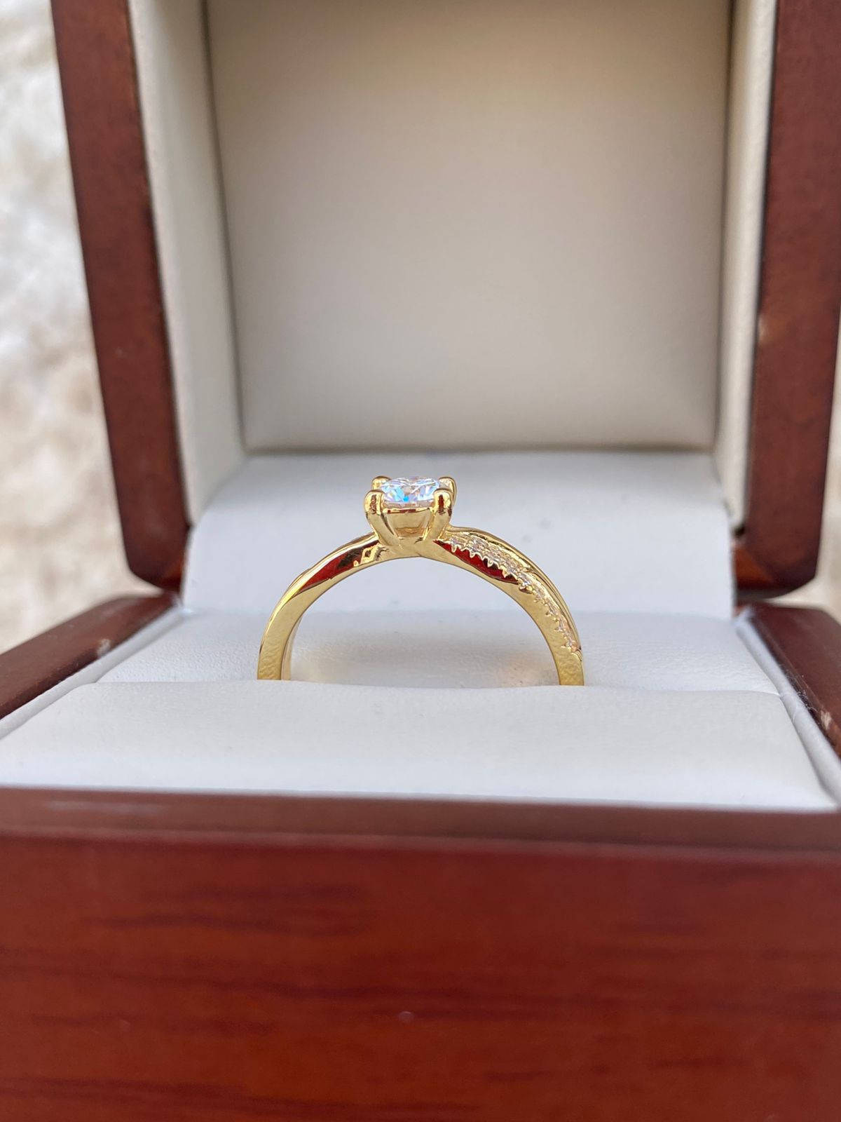 Anillo de compromiso "Luz Eterna"