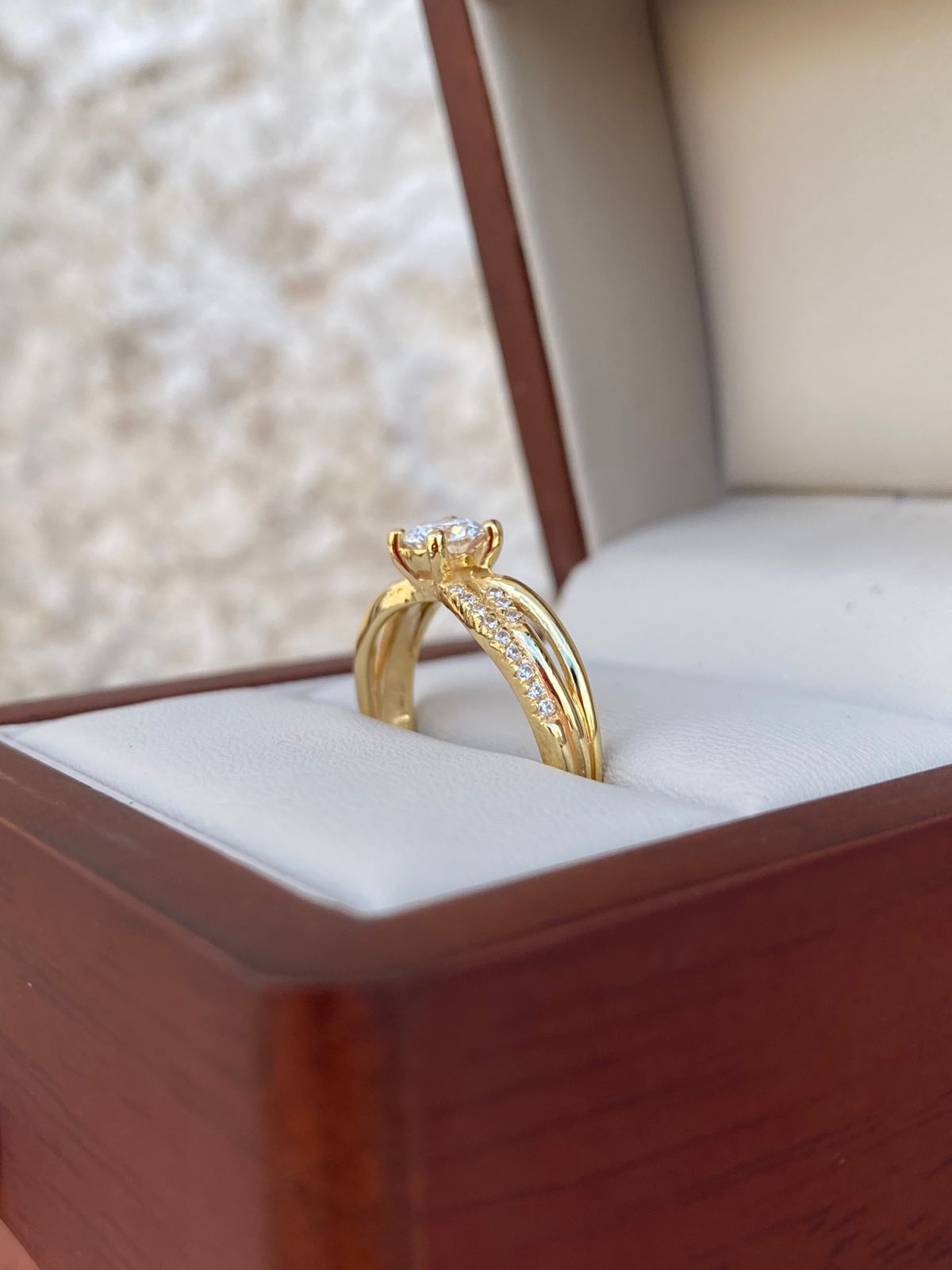 Anillo de compromiso "Luz Eterna"